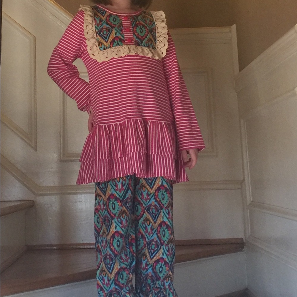 Cute pantsuit.